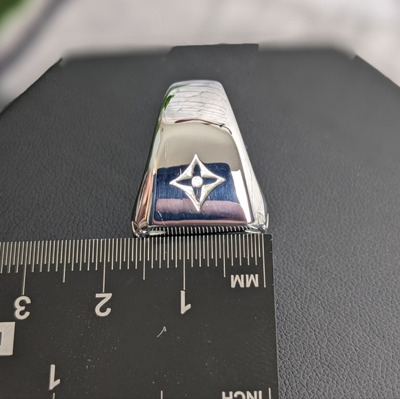 LV Louis Vuitton signature monogram signet ring, large, US7, EU54, N½, 14 unisex - Picture 11 of 14